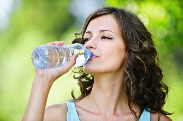 auga potable para a perda de peso